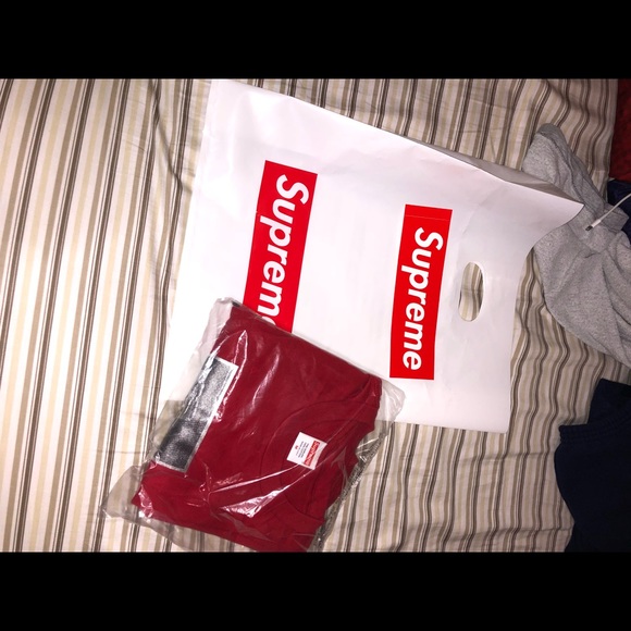 100% AUTHENTIC SUPREME T-SHIRT - Picture 5 of 6
